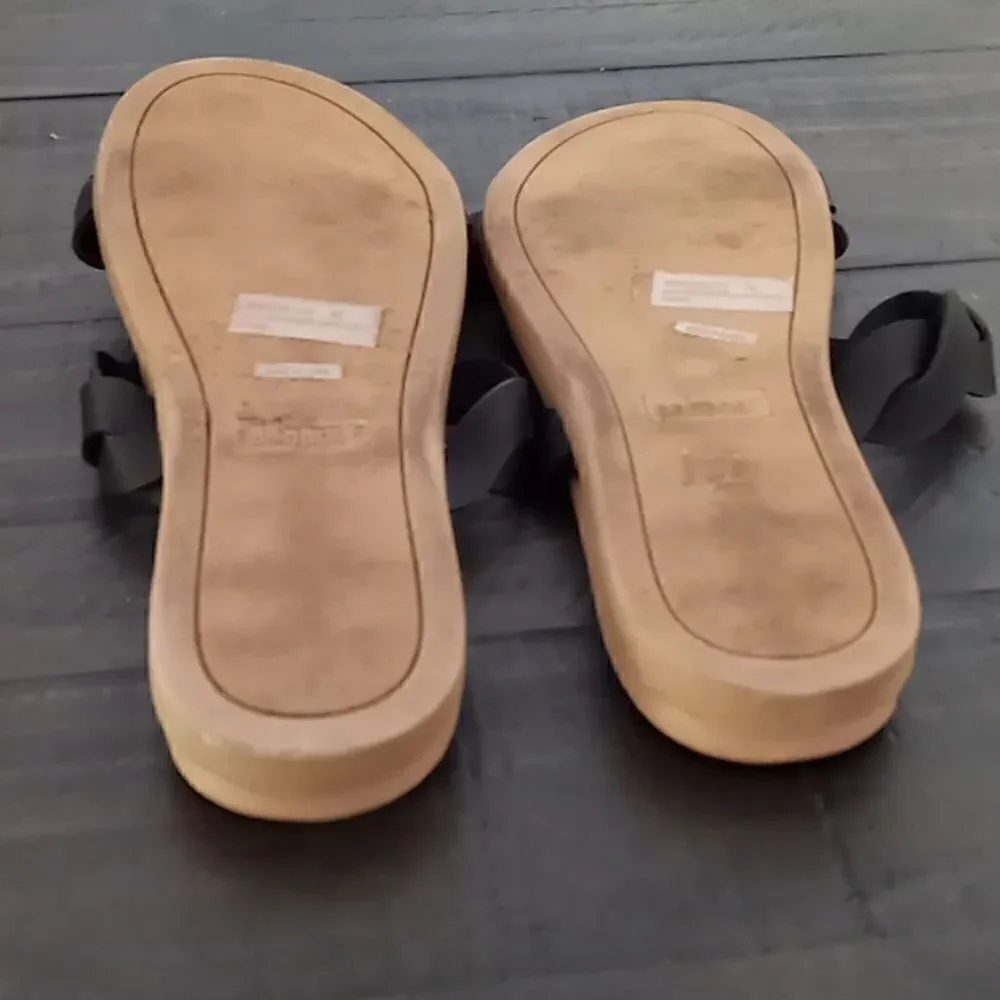 Bamboo flip flops size 8 and 1/2 good condition
